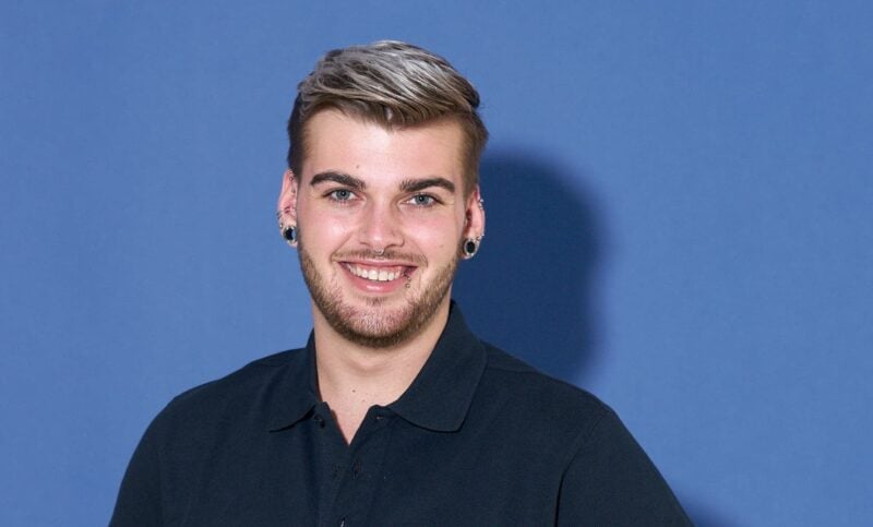 Portrait eines jungen motivierten Studierenden Pflegefachmann FH.