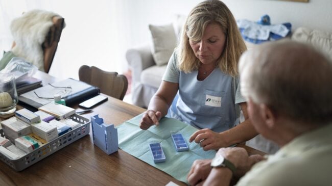 SPITEX, SPITEX SCHWEIZ, SPITALEXTERNE HILFE UND PFLEGE, NON PROFIT ORGANISATION, NONPROFIT ORGANISATION, HILFE UND PFLEGE ZU HAUSE, PFLEGE, PFLEGELEISTUNG, HILFE, HILFESTELLUNG, BETREUUNG, GESUNDHEITSWESEN, SOZIALWESEN, ZU HAUSE, WOHNUNG, WOHNZIMMER, KRANK