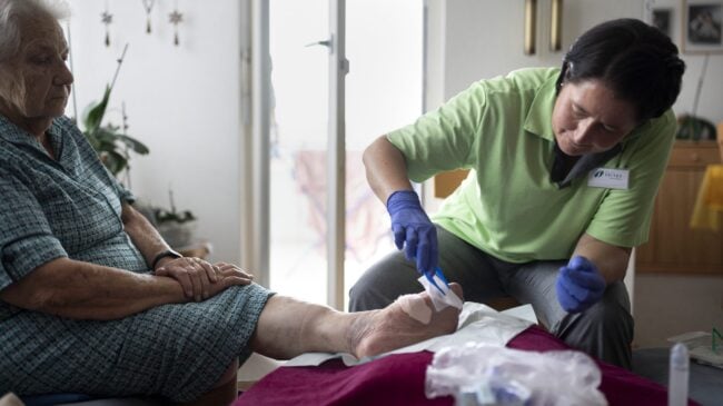 SPITEX, SPITEX SCHWEIZ, SPITALEXTERNE HILFE UND PFLEGE, NON PROFIT ORGANISATION, NONPROFIT ORGANISATION, HILFE UND PFLEGE ZU HAUSE, PFLEGE, PFLEGELEISTUNG, HILFE, HILFESTELLUNG, BETREUUNG, GESUNDHEITSWESEN, SOZIALWESEN, ZU HAUSE, KRANKENPFLEGE, PFLEGEBEDUE